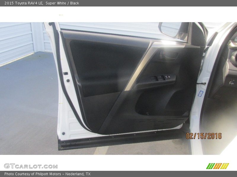 Super White / Black 2015 Toyota RAV4 LE