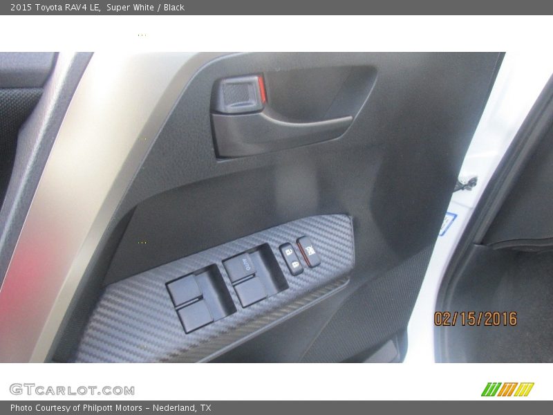 Super White / Black 2015 Toyota RAV4 LE