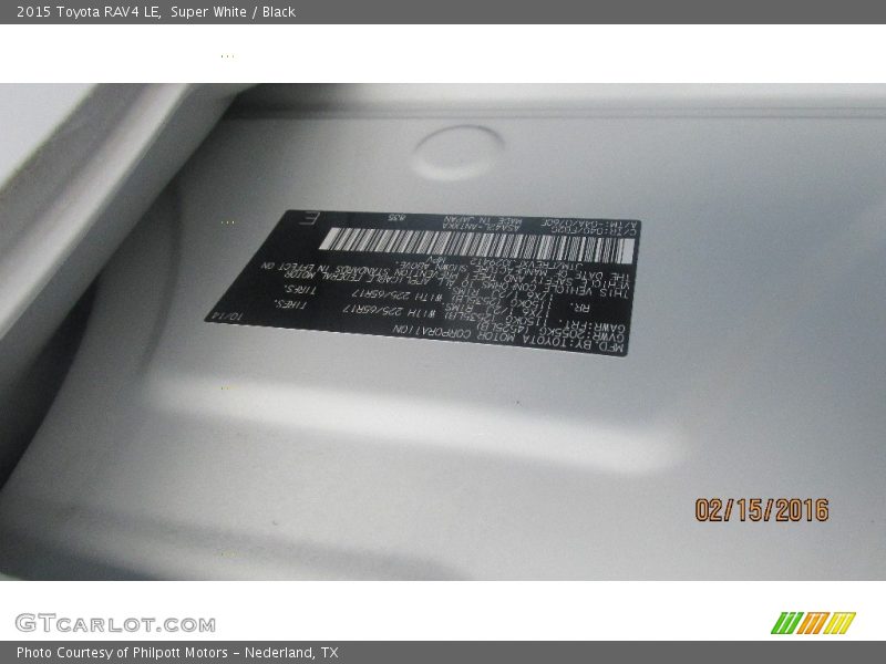 Super White / Black 2015 Toyota RAV4 LE