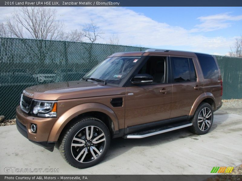 Front 3/4 View of 2016 LR4 HSE LUX