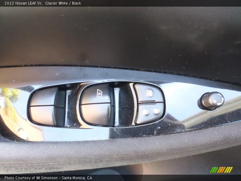 Glacier White / Black 2013 Nissan LEAF SV