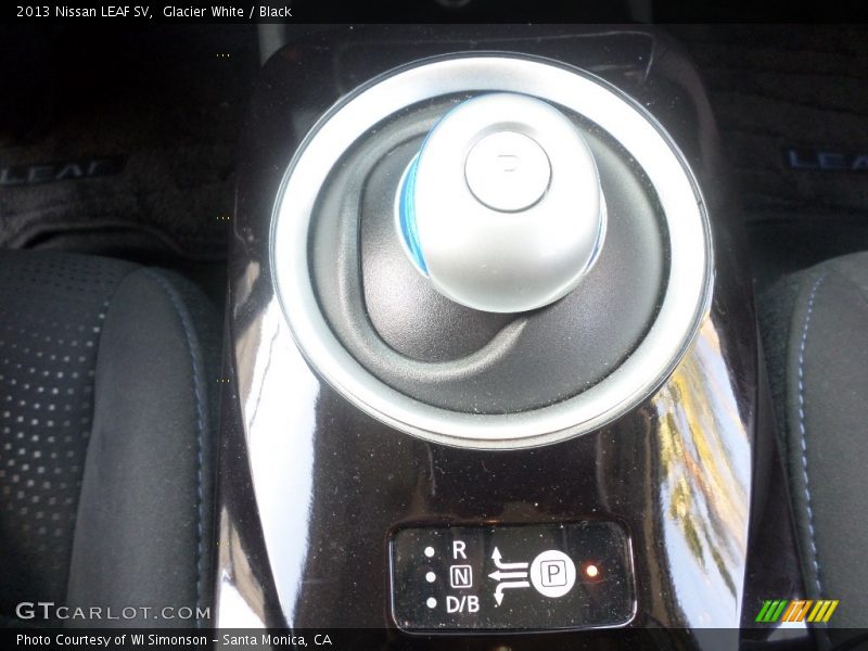 Glacier White / Black 2013 Nissan LEAF SV