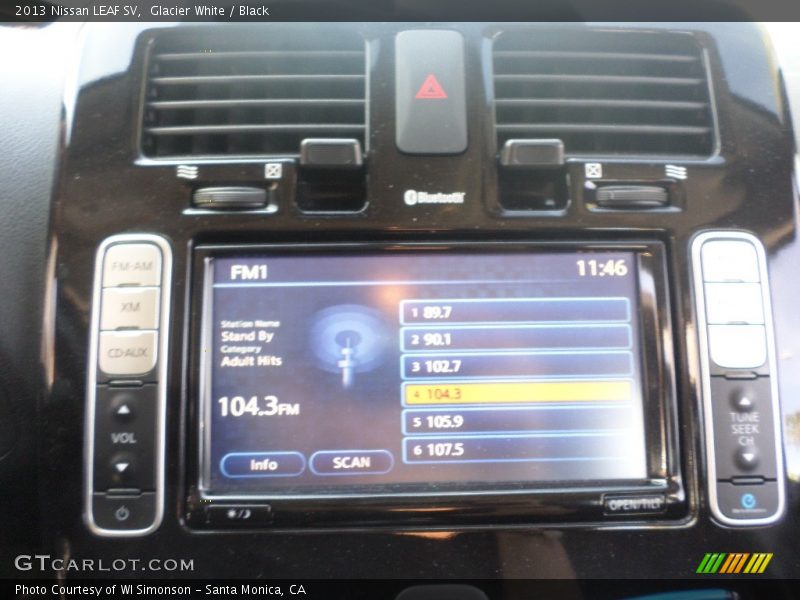 Glacier White / Black 2013 Nissan LEAF SV