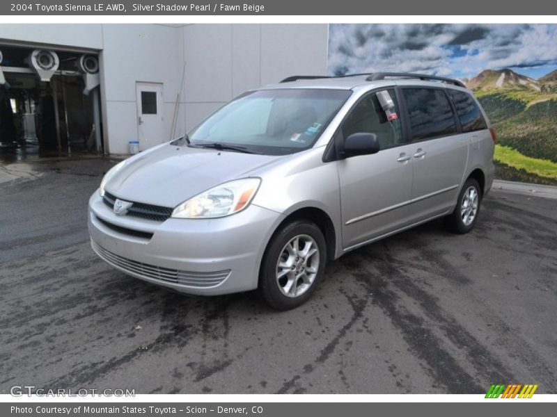 Front 3/4 View of 2004 Sienna LE AWD