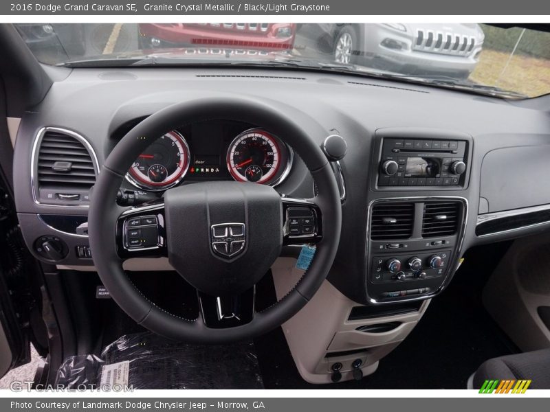Granite Crystal Metallic / Black/Light Graystone 2016 Dodge Grand Caravan SE