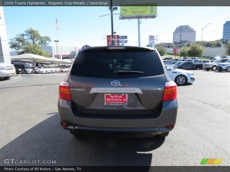 Magnetic Gray Metallic / Sand Beige 2009 Toyota Highlander