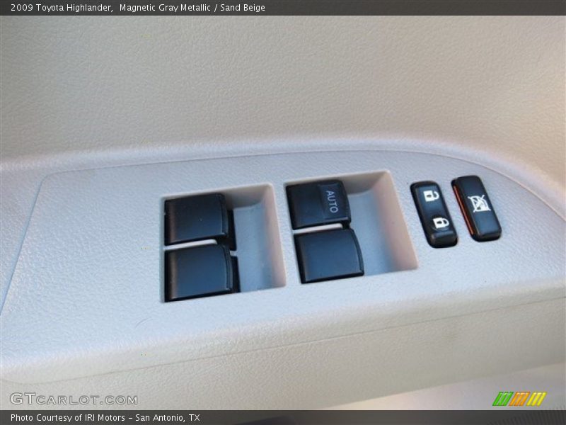 Magnetic Gray Metallic / Sand Beige 2009 Toyota Highlander