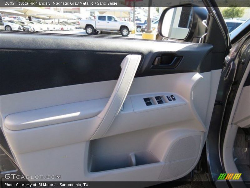 Magnetic Gray Metallic / Sand Beige 2009 Toyota Highlander