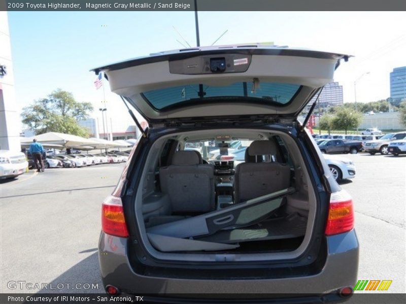 Magnetic Gray Metallic / Sand Beige 2009 Toyota Highlander