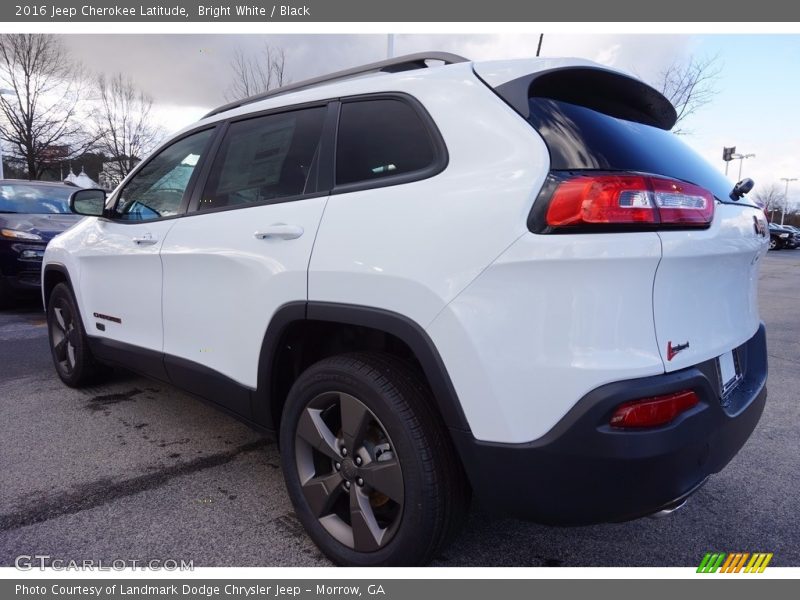 Bright White / Black 2016 Jeep Cherokee Latitude