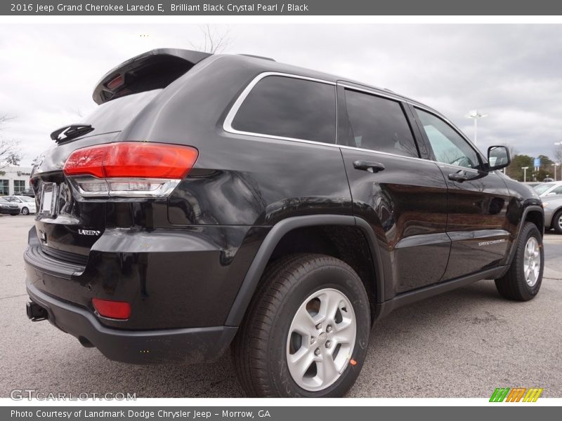 Brilliant Black Crystal Pearl / Black 2016 Jeep Grand Cherokee Laredo E
