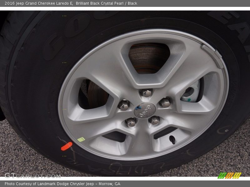 Brilliant Black Crystal Pearl / Black 2016 Jeep Grand Cherokee Laredo E