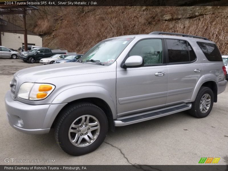 Front 3/4 View of 2004 Sequoia SR5 4x4