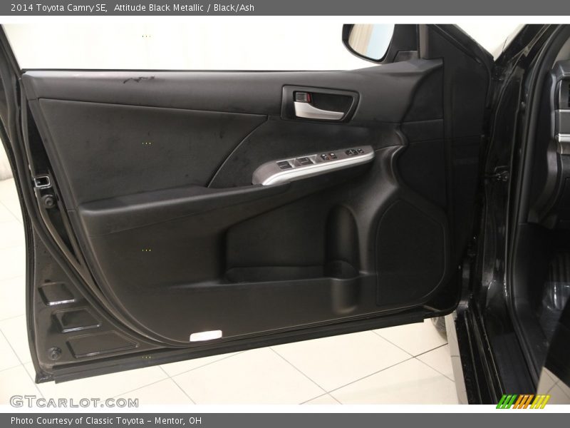 Attitude Black Metallic / Black/Ash 2014 Toyota Camry SE