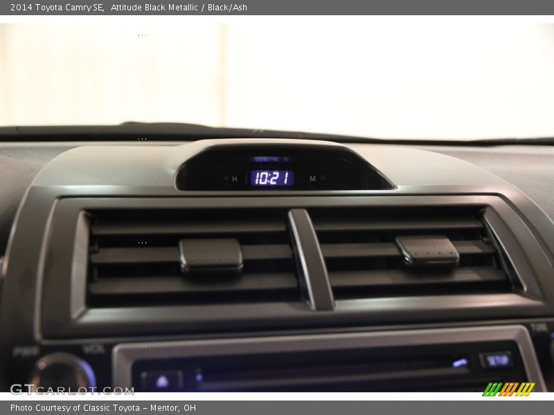 Attitude Black Metallic / Black/Ash 2014 Toyota Camry SE