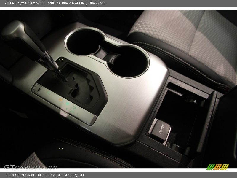 Attitude Black Metallic / Black/Ash 2014 Toyota Camry SE