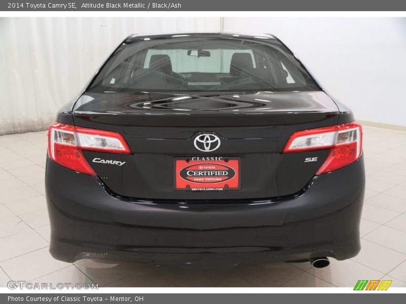 Attitude Black Metallic / Black/Ash 2014 Toyota Camry SE