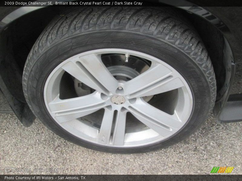Brilliant Black Crystal Pearl Coat / Dark Slate Gray 2009 Dodge Challenger SE