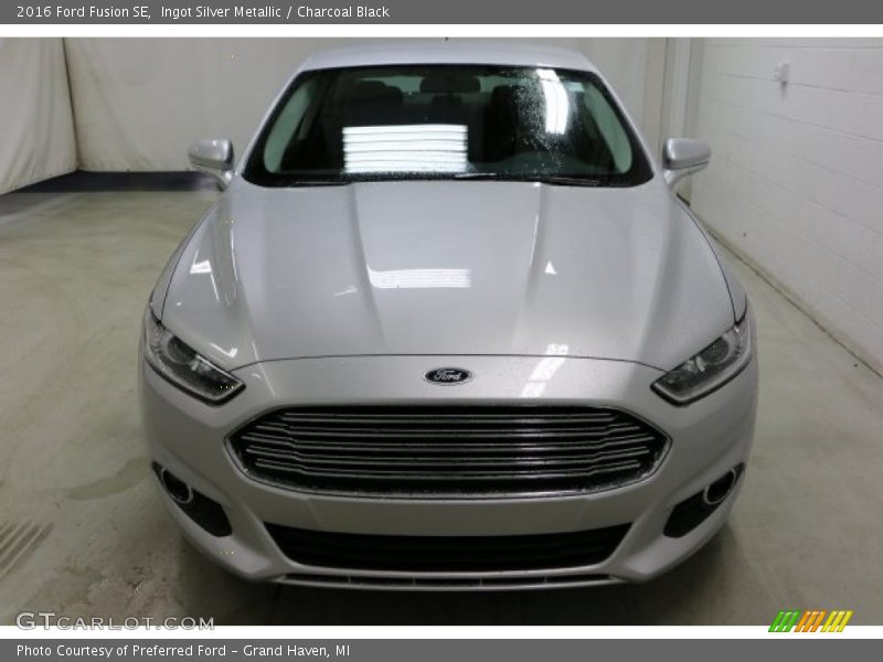 Ingot Silver Metallic / Charcoal Black 2016 Ford Fusion SE
