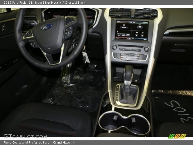 Ingot Silver Metallic / Charcoal Black 2016 Ford Fusion SE