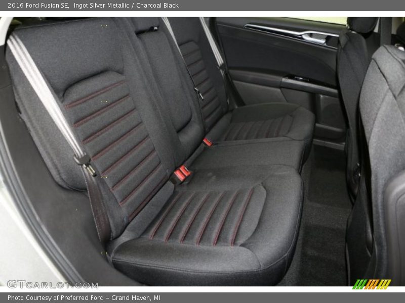 Ingot Silver Metallic / Charcoal Black 2016 Ford Fusion SE
