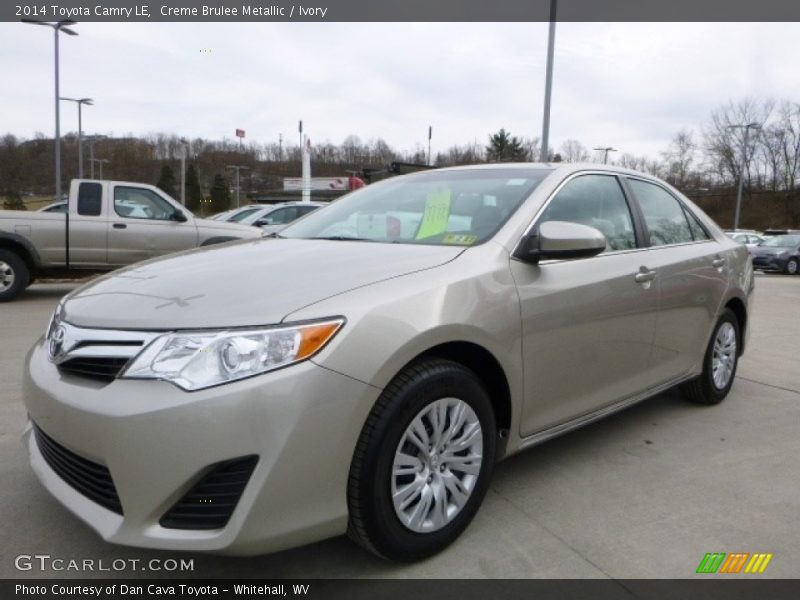 Front 3/4 View of 2014 Camry LE