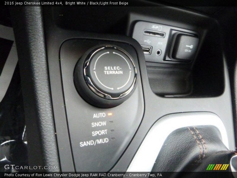 Bright White / Black/Light Frost Beige 2016 Jeep Cherokee Limited 4x4