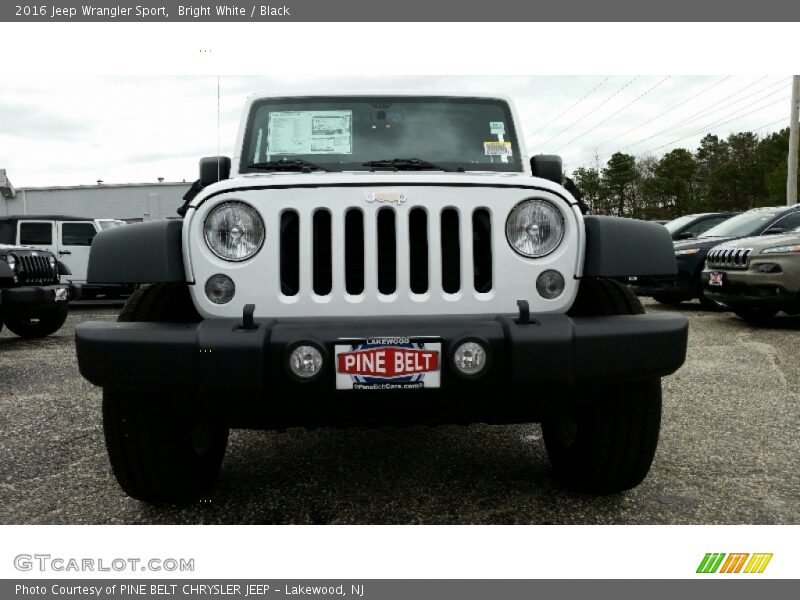 Bright White / Black 2016 Jeep Wrangler Sport