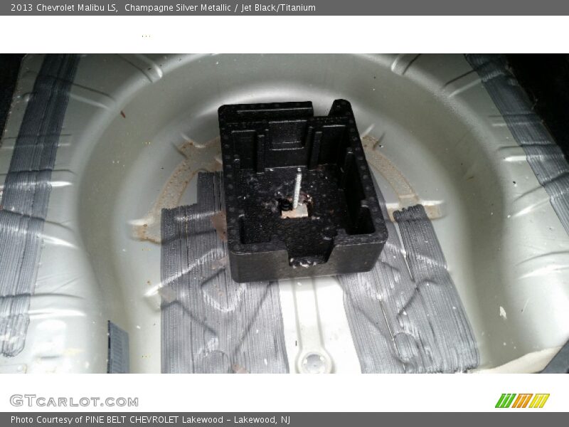 Champagne Silver Metallic / Jet Black/Titanium 2013 Chevrolet Malibu LS