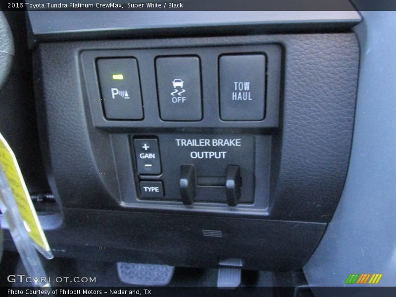 Super White / Black 2016 Toyota Tundra Platinum CrewMax