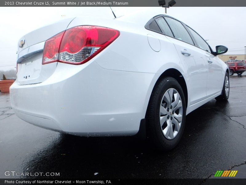Summit White / Jet Black/Medium Titanium 2013 Chevrolet Cruze LS