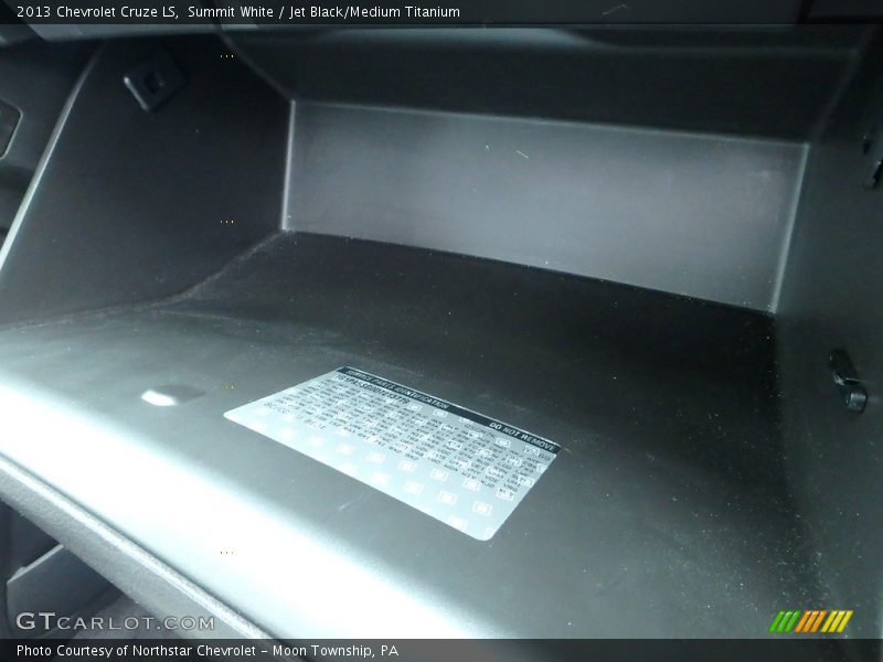 Summit White / Jet Black/Medium Titanium 2013 Chevrolet Cruze LS