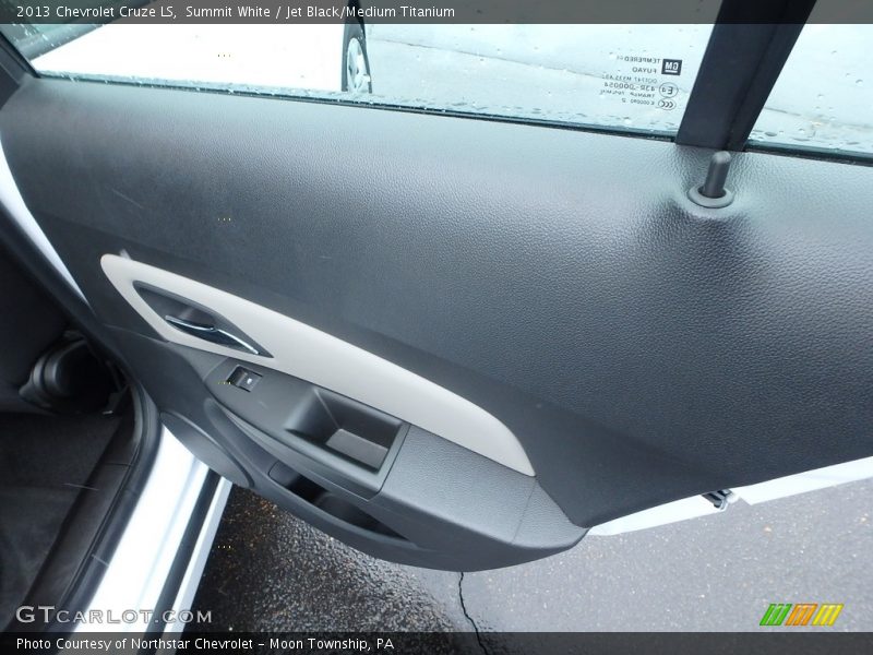 Summit White / Jet Black/Medium Titanium 2013 Chevrolet Cruze LS