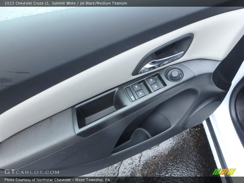 Summit White / Jet Black/Medium Titanium 2013 Chevrolet Cruze LS