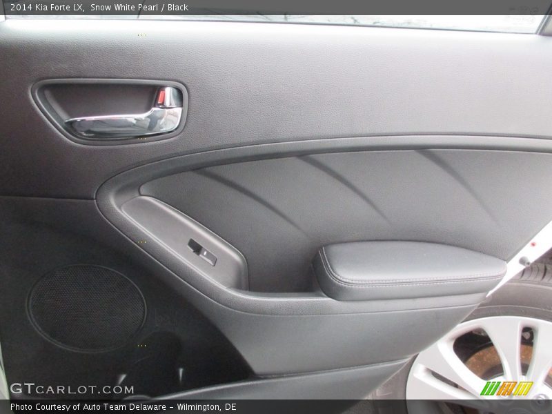 Snow White Pearl / Black 2014 Kia Forte LX