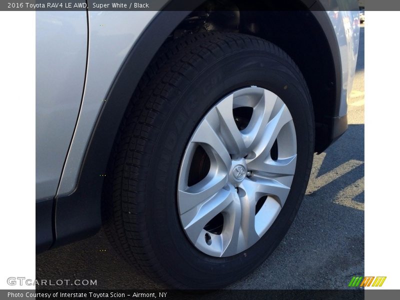 Super White / Black 2016 Toyota RAV4 LE AWD