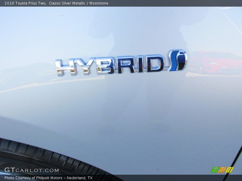 Classic Silver Metallic / Moonstone 2016 Toyota Prius Two