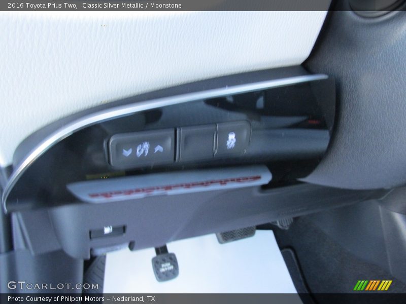 Classic Silver Metallic / Moonstone 2016 Toyota Prius Two