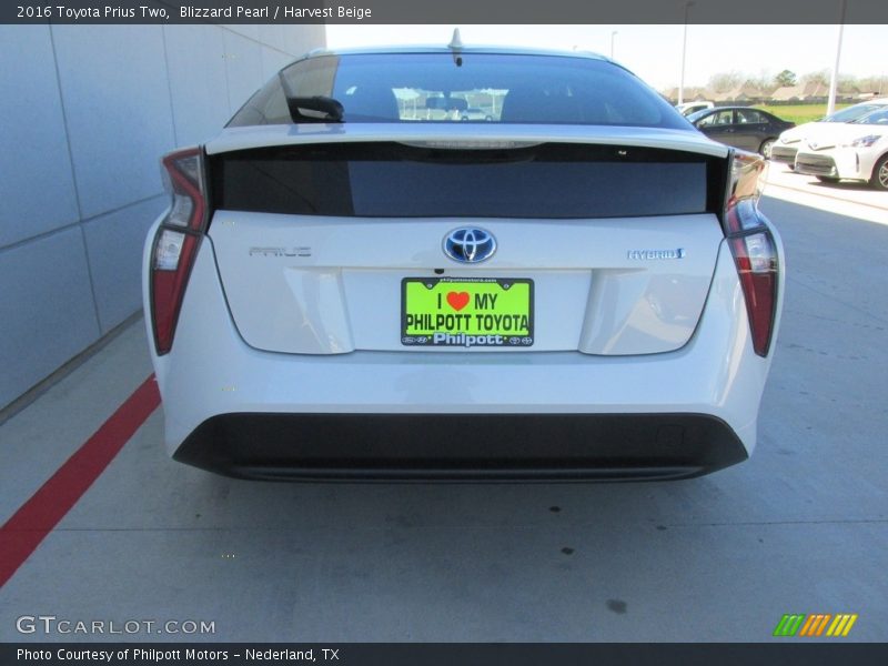 Blizzard Pearl / Harvest Beige 2016 Toyota Prius Two
