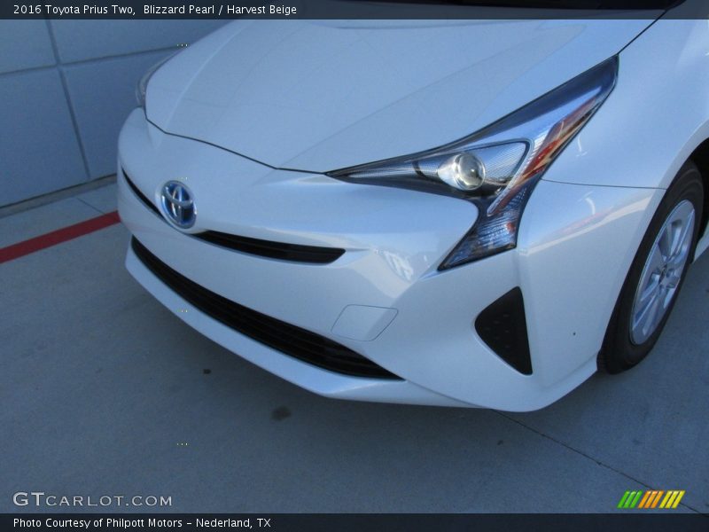 Blizzard Pearl / Harvest Beige 2016 Toyota Prius Two