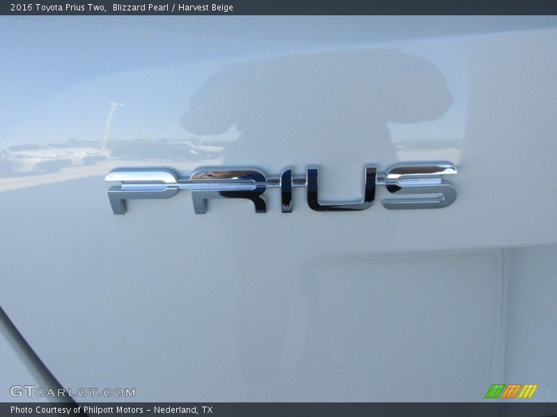 Blizzard Pearl / Harvest Beige 2016 Toyota Prius Two