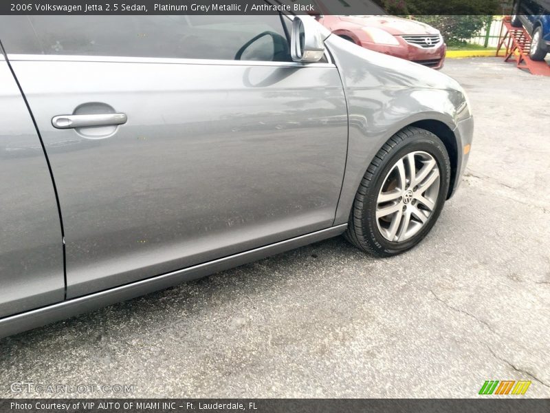 Platinum Grey Metallic / Anthracite Black 2006 Volkswagen Jetta 2.5 Sedan
