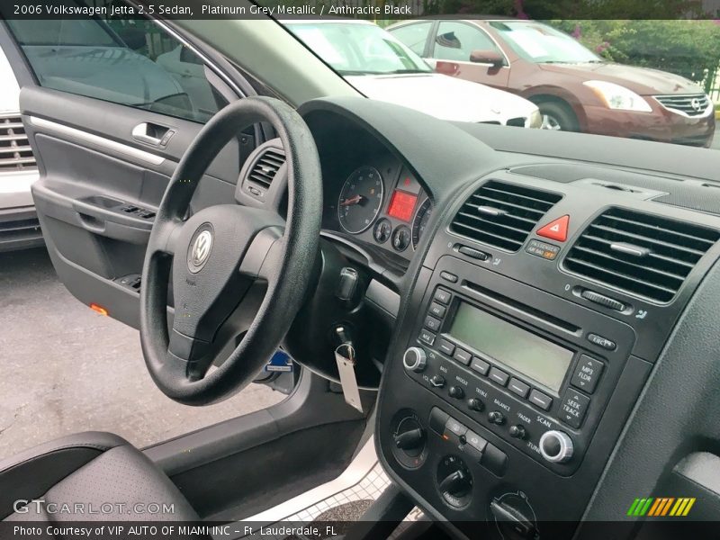 Platinum Grey Metallic / Anthracite Black 2006 Volkswagen Jetta 2.5 Sedan