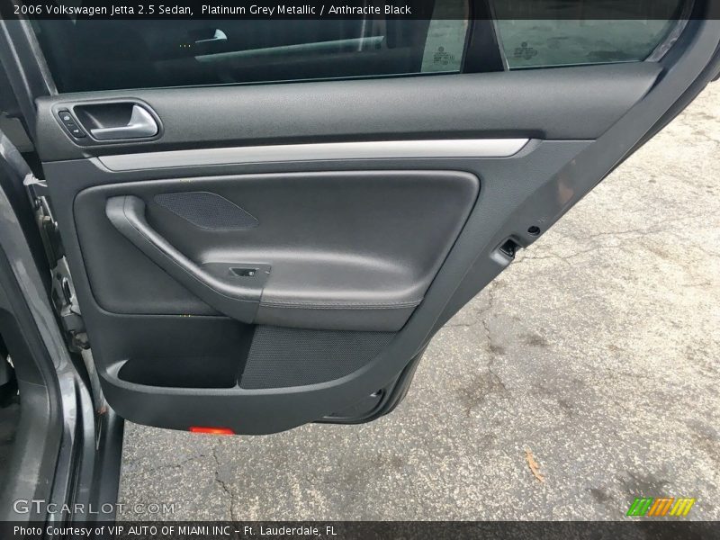 Platinum Grey Metallic / Anthracite Black 2006 Volkswagen Jetta 2.5 Sedan