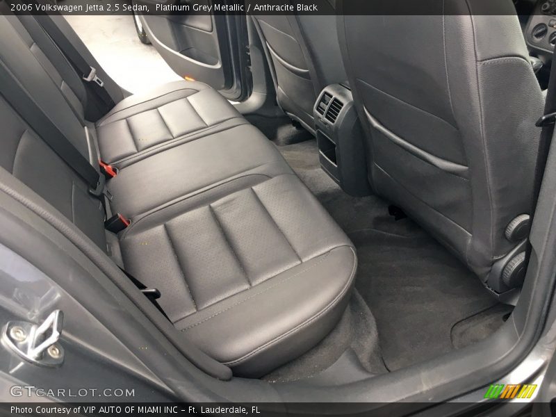 Platinum Grey Metallic / Anthracite Black 2006 Volkswagen Jetta 2.5 Sedan