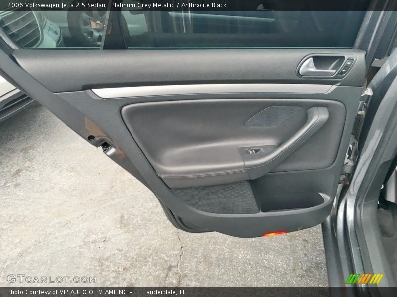 Platinum Grey Metallic / Anthracite Black 2006 Volkswagen Jetta 2.5 Sedan