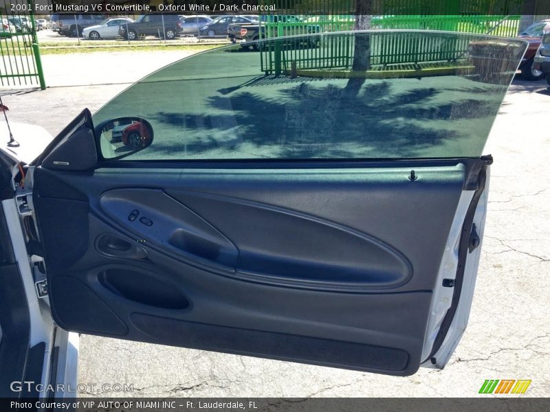 Oxford White / Dark Charcoal 2001 Ford Mustang V6 Convertible