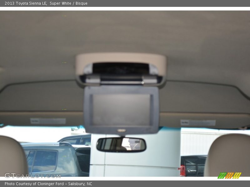 Super White / Bisque 2013 Toyota Sienna LE