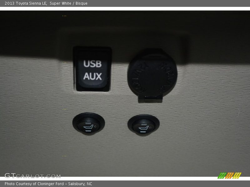 Super White / Bisque 2013 Toyota Sienna LE