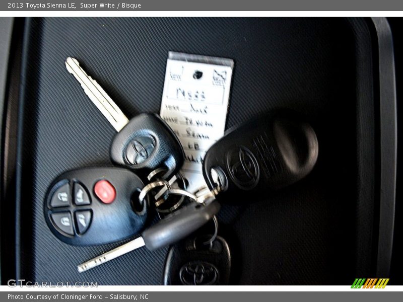 Super White / Bisque 2013 Toyota Sienna LE